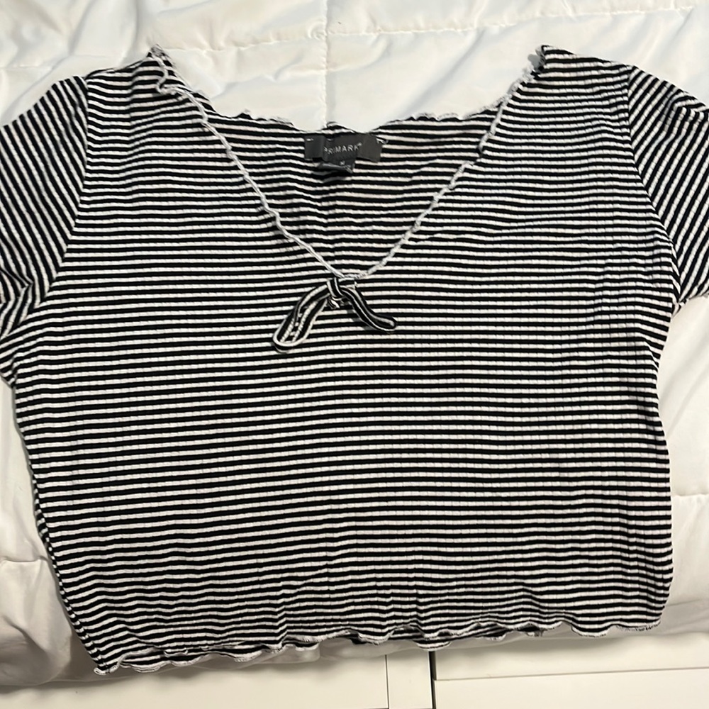 Primary v neck top